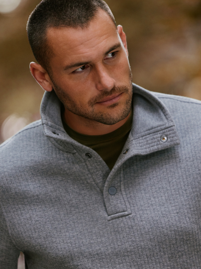 Man wearing Quilted Rib Popover
