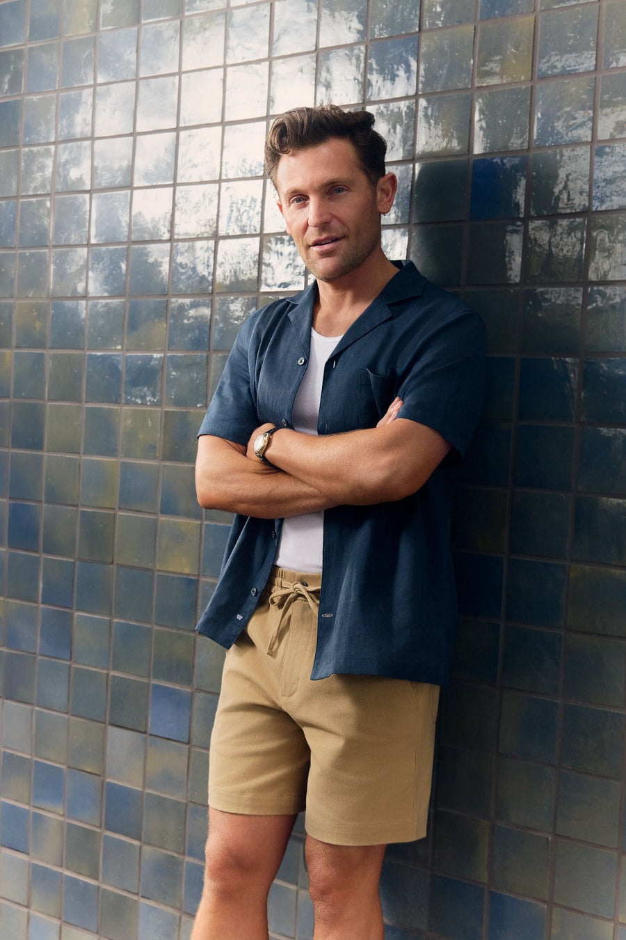 Man wearing Camp Linen Shirt