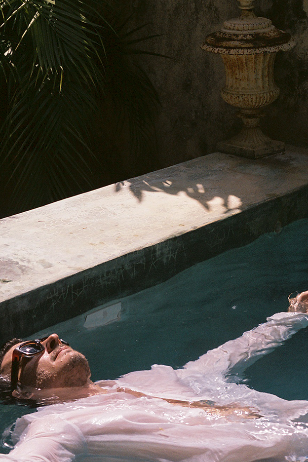 Man swimming, wearing Tech Linen Button Up in bright white