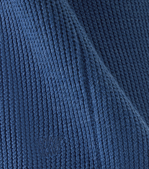 Close up of Tech Linen Sweater Polo fabric